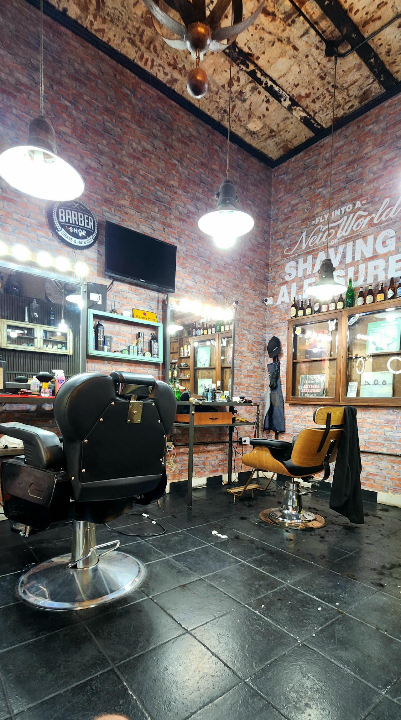 Frente de Baron Peluquería y Barbería sobre la calle Paraguay